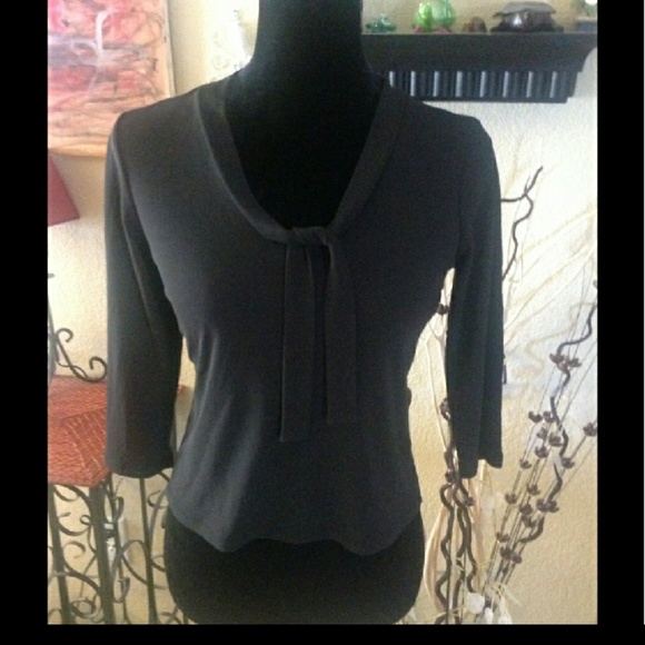 BEAUTIFUL& CLASSY BANANA REPUBLIC BLOUSE😘😘 - Picture 2 of 5